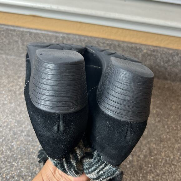 Born b.o.c Womens 7.5M Black Suede Ankle Boots Knit Sweater Cuff Accent Zip Heel - Picture 7 of 11